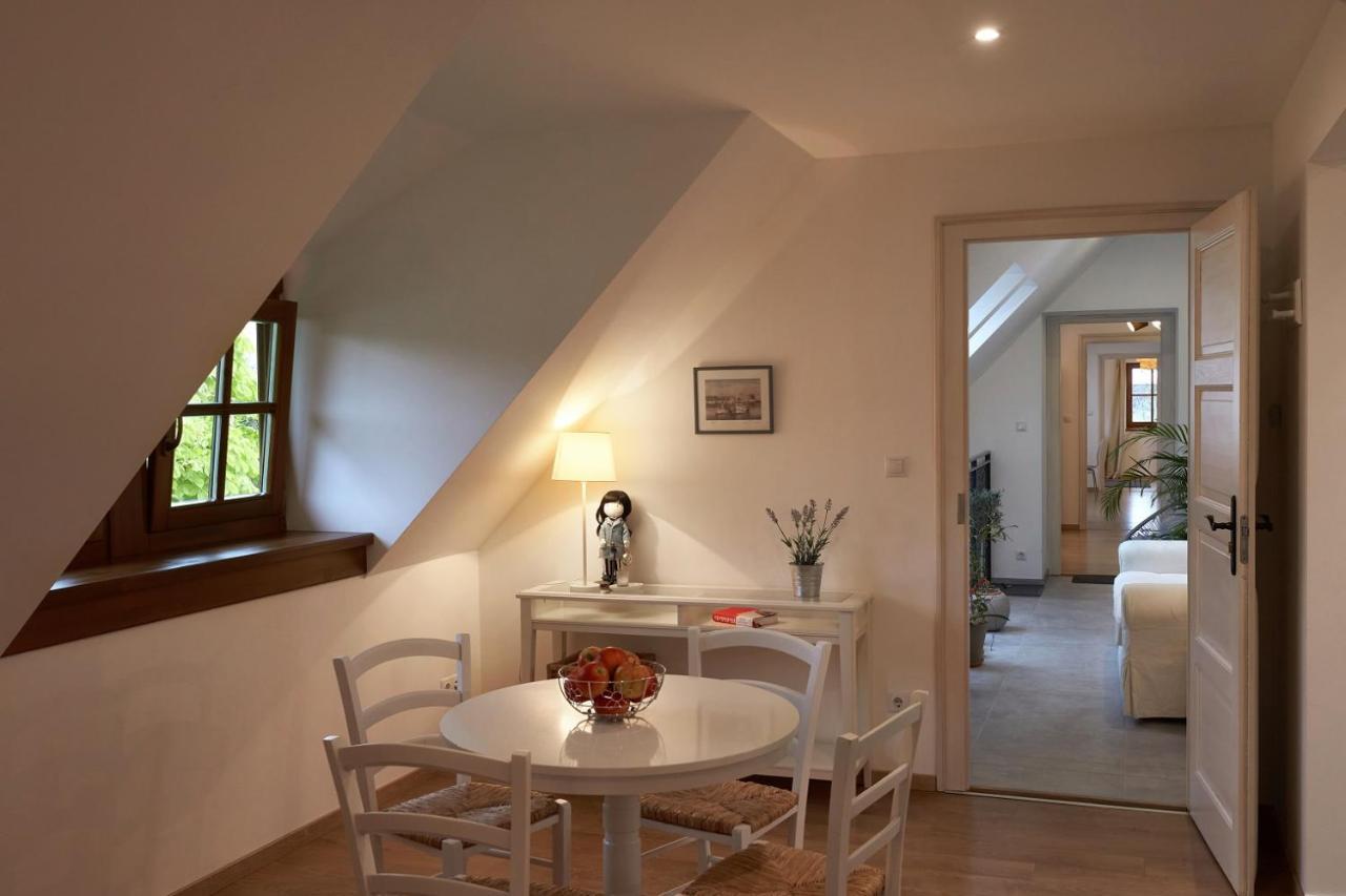 Apartment D4 *