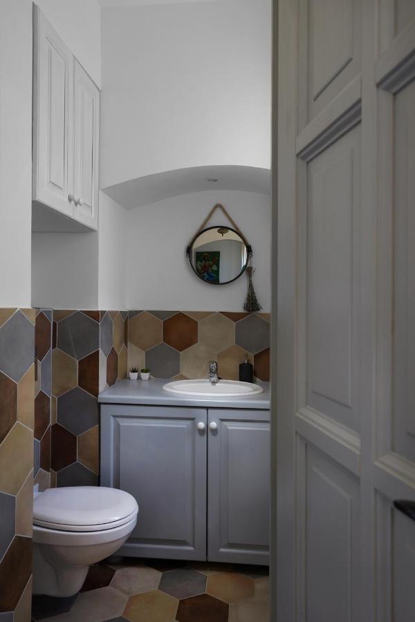 Apartment D4 *